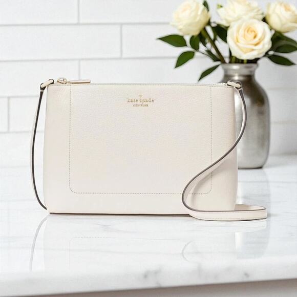 Kate Spade Leila Crossbody Purse in Parchment White Pebbled Leather KG464 - Picture 1 of 4